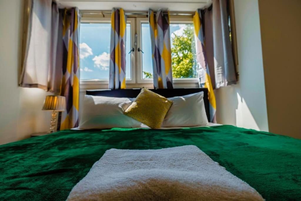 2 Bedrooms -Parking-Very Spacious-Wifi Londyn Zewnętrze zdjęcie