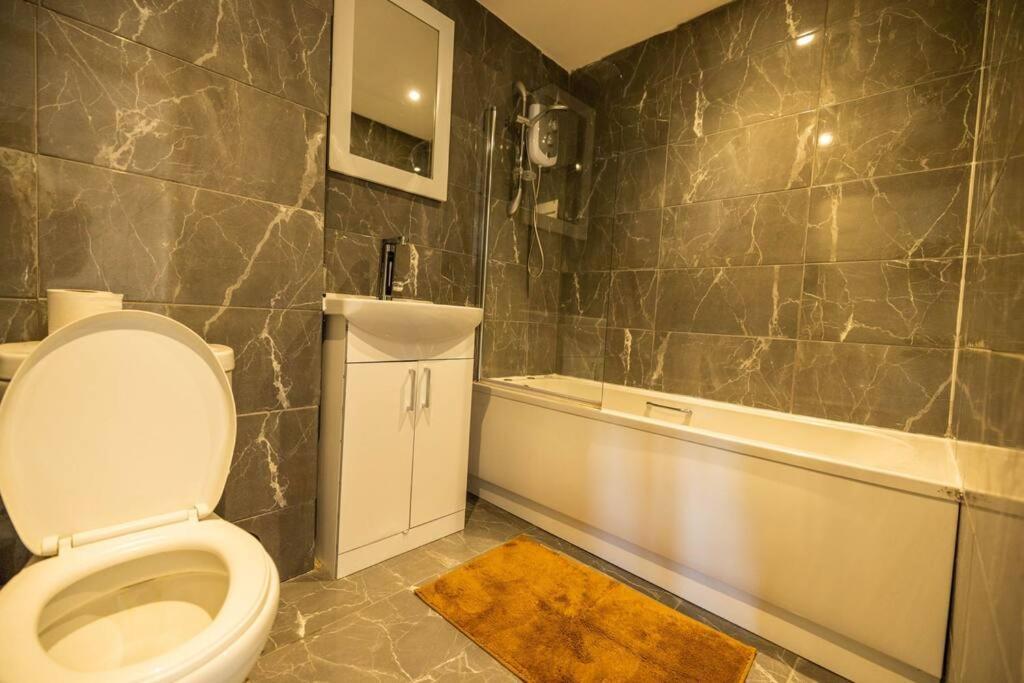 2 Bedrooms -Parking-Very Spacious-Wifi Londyn Zewnętrze zdjęcie