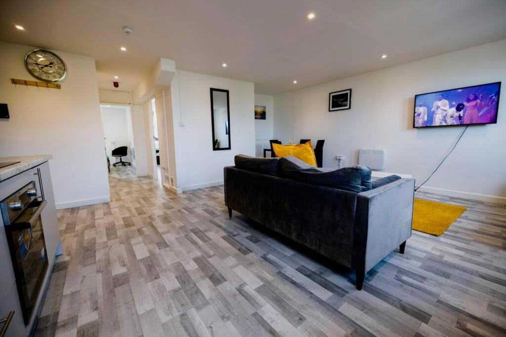 2 Bedrooms -Parking-Very Spacious-Wifi Londyn Zewnętrze zdjęcie