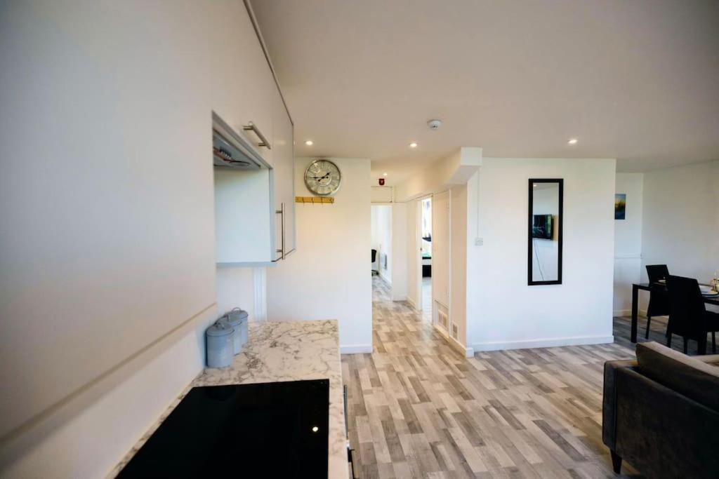 2 Bedrooms -Parking-Very Spacious-Wifi Londyn Zewnętrze zdjęcie